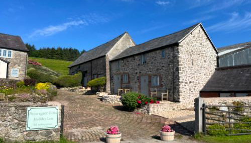 The Granary at Pentregaer Ucha, tennis court & lake. - Foto 3