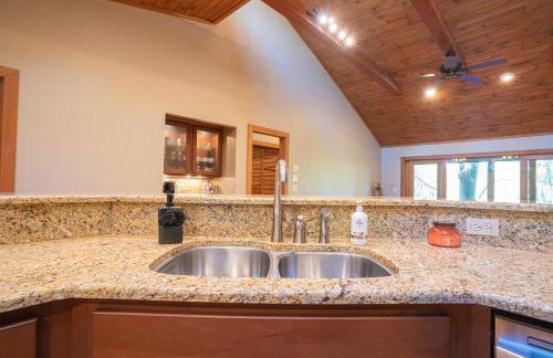 King Bed, Putt-Putt w/ Hot Tub, & Other Games - Foto 32