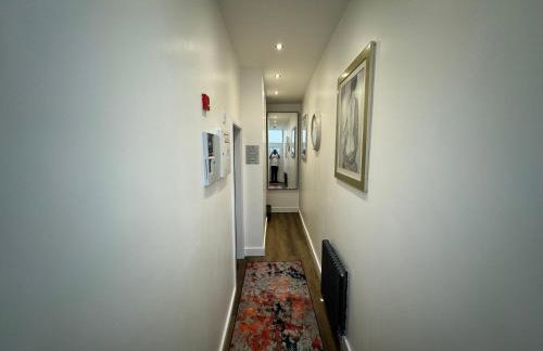 Luxury 6-Bed House - 6 En Suite- Jaquzzi Baths - Private Parking - Suitable for contractors - Foto 65