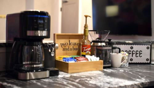 HostWise Stays - 2 King Beds, Free Street Parking, North Side Gem - Foto 3