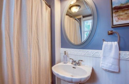 Spacious 6BR close to Portsmouth beaches and UNH - Photo 65