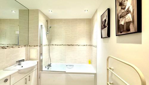 VIPAbodes at The Nankeville Woking - Foto 5, towels, Shower