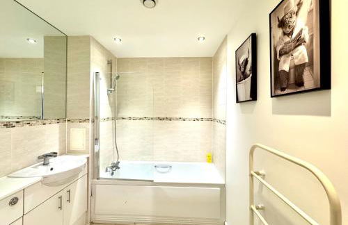 VIPAbodes at The Nankeville Woking - Photo 5