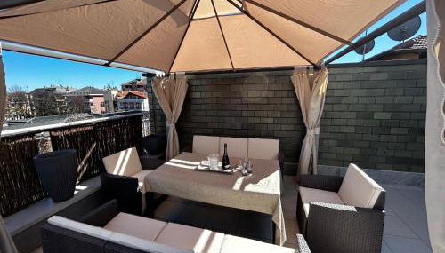 R39 Attic with Terrace and Private Parking - Foto 2