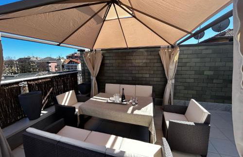 R39 Attic with Terrace and Private Parking - Foto 2