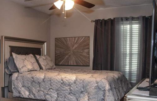 Cozy 2 Bedroom Townhome in Addison - Foto 13