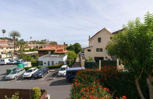 House with cozy garden BBQ and free parking - Foto 50