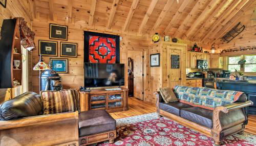 Cabin with BBQ and Games - Walk to Blue Ridge Parkway! - Foto 3