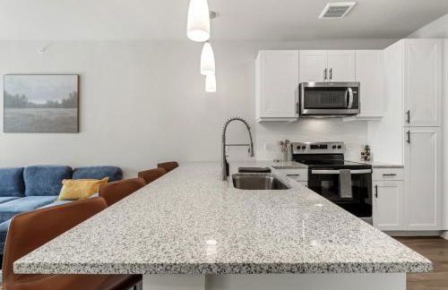 Poolside Luxury 1BR w Private Patio - Photo 10