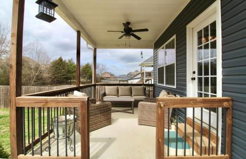 Cozy & Airy Retreat with Lots of Character - Foto 25