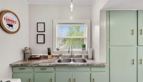 Walkable Neighborhood of Kamm's Corners - Foto 2