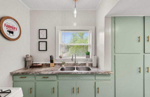 Walkable Neighborhood of Kamm's Corners - Foto 2