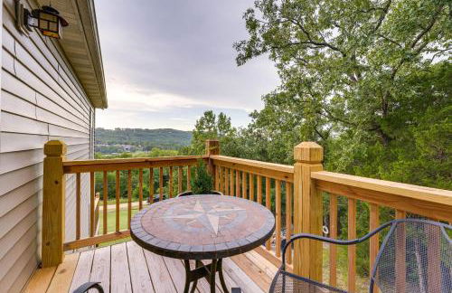 Hot Tub and Fire Pit! Lake-View Home in Blue Eye - Foto 17