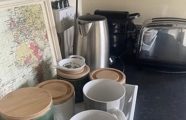 Entire 1bed Studio With Ensuite, Balcony & Parking - Foto 11