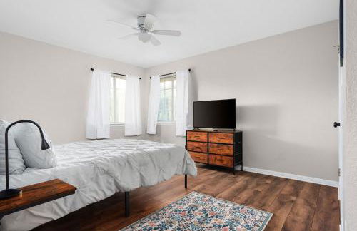 Hidden Gems with Pool and Game room - Foto 30