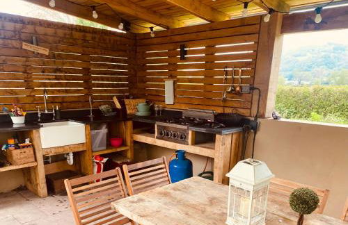 Beautiful 5 bedroom house with hot tub & fire pit - Foto 4