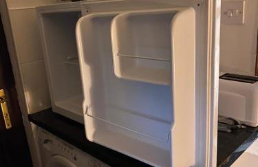 Ensuite room with micro, fridge, washer drier - Foto 11