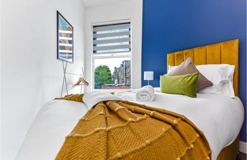 Stylish and Family Friendly 3 Bedroom Apartment - Photo 21