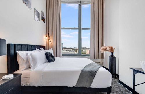 West Loop - City Views With In & Out Parking 1 - Photo 36