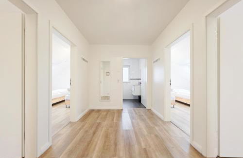 Tolstov House - 6 Zimmer Haus - große Küche - Garten - Parkplatz - 25min Messe DUS - Foto 33