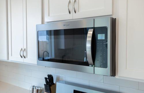 Modern Charming 4BR Home, Family Friendly, Office Space, Fast WiFi, Free Parking - Foto 10