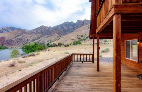 Stunning Salmon Riverfront Cabin - Foto 8