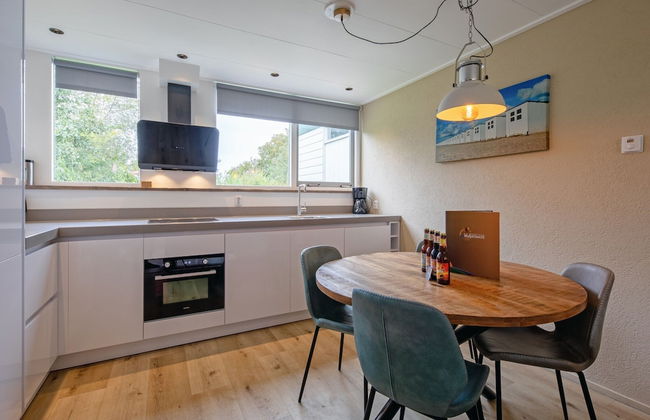 Cozy Holiday Home With hot tub on Texel - Foto 9