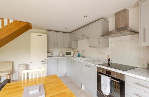 Idyllic village, gateway to the Cotswolds, nr pub - Photo 9