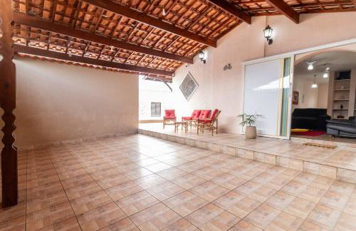Casa Lindíssima e Espaçosa com 2 Piscinas - Adulto e Infantil, Perto da Praia, Opção da Piscina Adulto Aquecida Cobrado à Parte, 4 Quartos Frente as Piscinas, Área Gourmet Completa com Churrasqueira, Forno e Fogão a Lenha, Mesa de Bilhar, Lareira na Sala - Photo 41