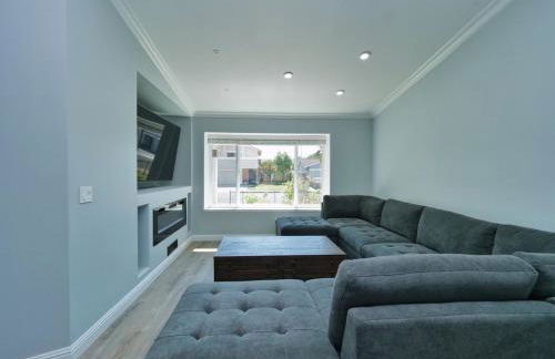 Renovated 5 Bd 3 Ba AC Private Deck Lawn - Foto 13