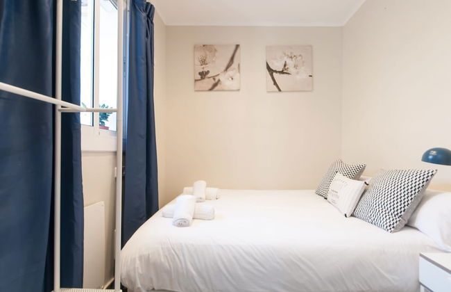 Lovely and Central 4 BR Apartment - Photo 13