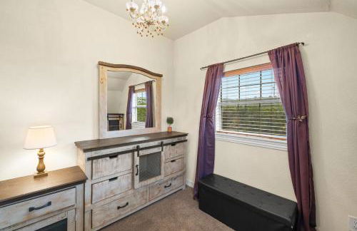 Entire 2br 2ba hilltop view home Sleeps 8 pets 4 acres Jacuzzi Central AC Kingbeds Office Free WiFi Parking Full Kitchen Refrigerator Washer Dryer Furnished Three 3 Large Sunset Dining Patios Grill Stovetop Oven Hiking Wildlife Firepit Quiet very Secluded - Foto 40