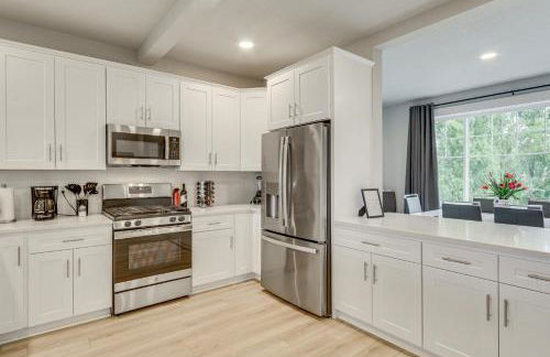 Columbia River Views Spacious Hammond Getaway! - Photo 11