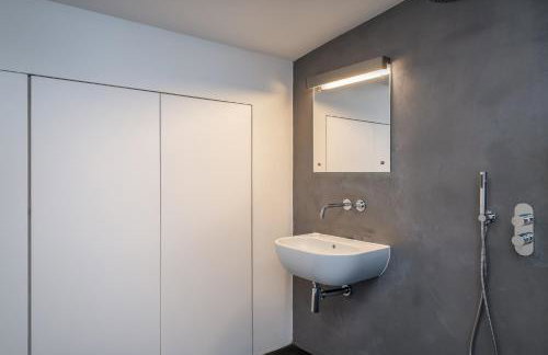 Pass the Keys Bond-villain Style Home with Panoramic Views - Foto 28