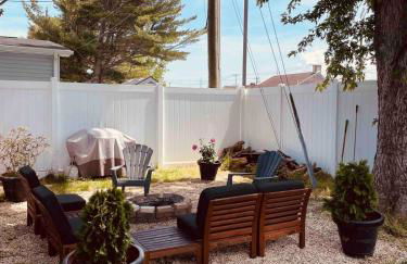 Charming Cottage with Fenced Backyard Pet Friendly - Foto 35