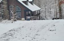 Cozy Creekside Log Cabin w Firepit, Hot Tub, WIFI - Foto 34