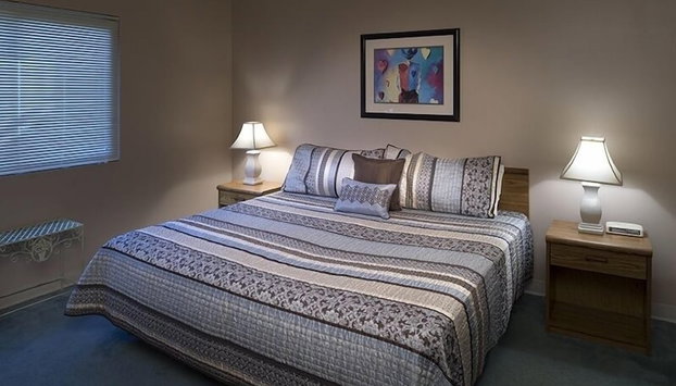 Little Pigeon River 602 2BD Condo with Private Balcony by RedAwning - Foto 3, Habitación