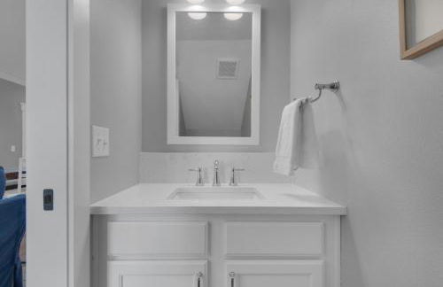 Golf Cart, 3 King Beds, Covered Rooftop Area, Half Mile to Beach! - Foto 20