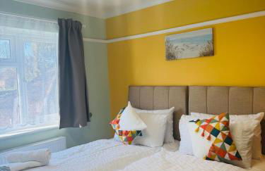 Modern 4BR House with Parking, 8 Mins to Gatwick Airport - Foto 53