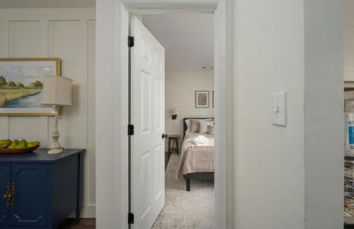 King Street Retreat Charming, Fully Updated Townhome - Foto 9