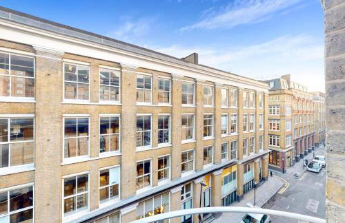 Stylish Penthouse with City Views and Aircon - Pass the Keys - Photo 21