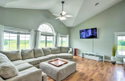 Quiet Retreat with Kayak and Patio, Walk to Lake! - Foto 2