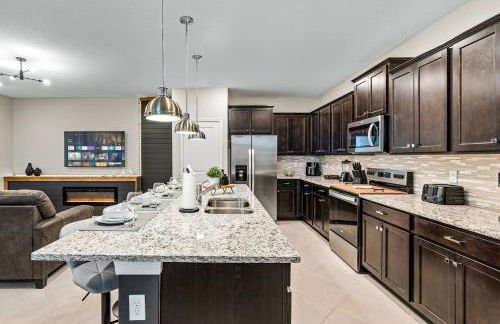 Brand New Charming Home 9 Miles to Disney - Foto 16