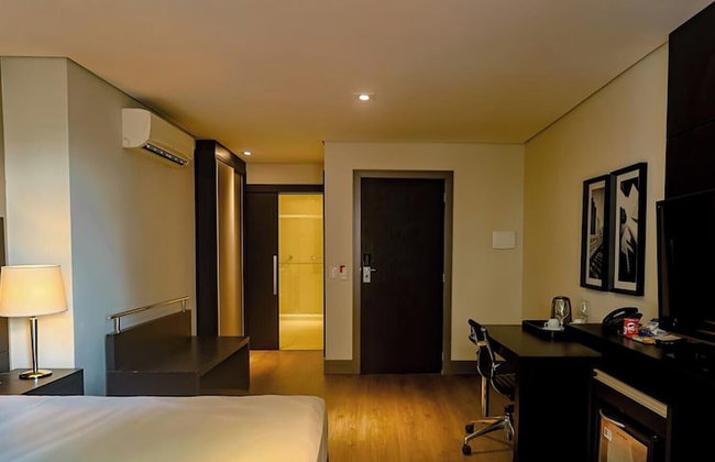 Manhattan On Floor - Photo 22