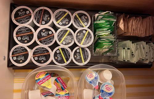 Arcata Forest Retreat Peaceful Redwood Suite 5 min to Downtown Arcata w Private Patio Fountain & Fire Pit - Foto 12