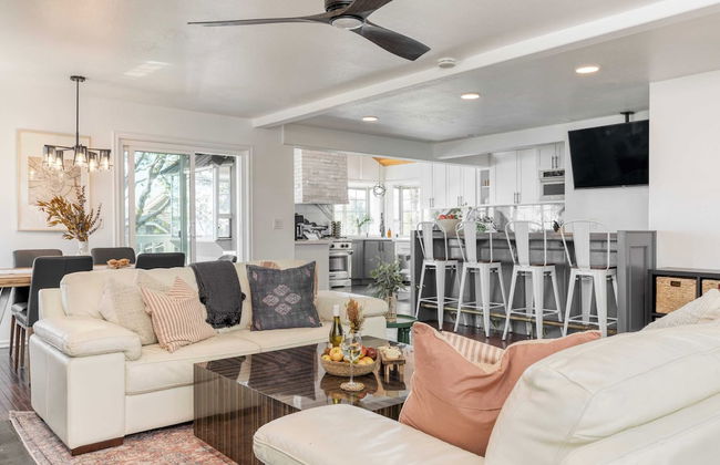 Views, Hot Tub, Firepit, Game Room, Playground Enchanted Forest by Avantstay - Foto 7