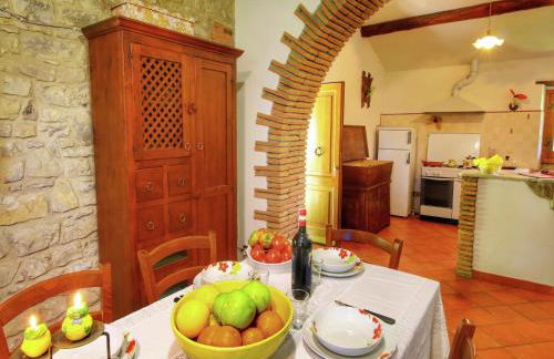 Alluring Farmhouse in Ortignano With Swimming Pool - Foto 26