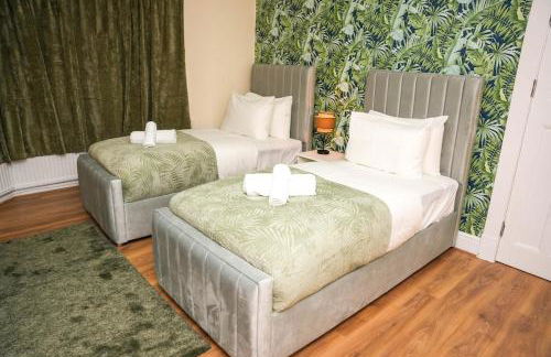 Large 4 Bedroom House Near Heathrow and M4 Free Parking - Foto 10