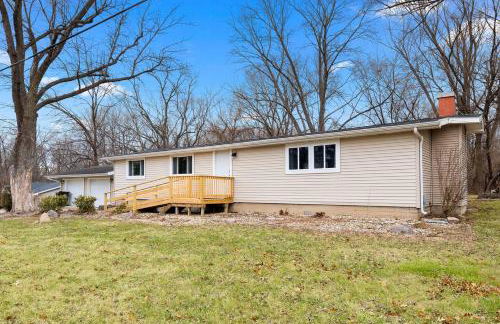 Comfort Cabin - 2BD Family Getaway in Creve Coeur - Photo 21