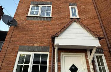 Home away Tamworth Staffordshire 4 Bedroom 3 Bathroom - Semi Detached House - Foto 4
